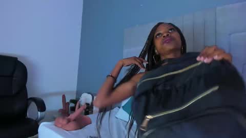 mia_smith_x online show from 10/18/25, 07:36