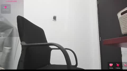 Snapshot of mia_soman chatting on 11/24/25, 11:26 mia soman online show from 11/24/25, 11:26