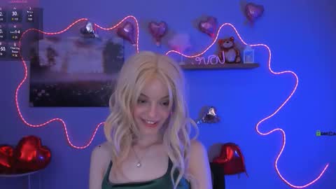mia_starrr_ online show from 02/18/26, 08:38