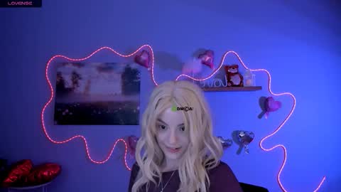 mia_starrr_ online show from 02/25/26, 08:51