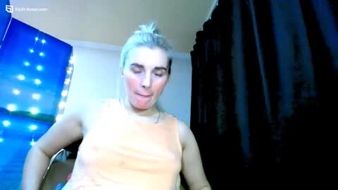 Snapshot of mia_sunnyy chatting on 12/07/24, 09:44 Mia. online show from 12/07/24, 09:44