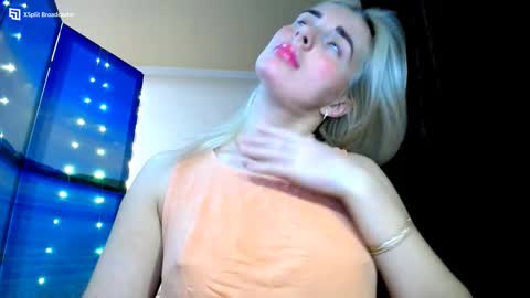 Snapshot of mia_sunnyy chatting on 12/08/24, 08:36 Mia. online show from 12/08/24, 08:36