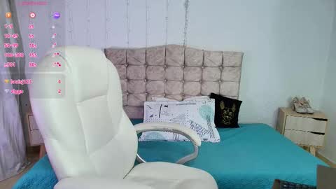 Mia  online show from 11/14/25, 02:10