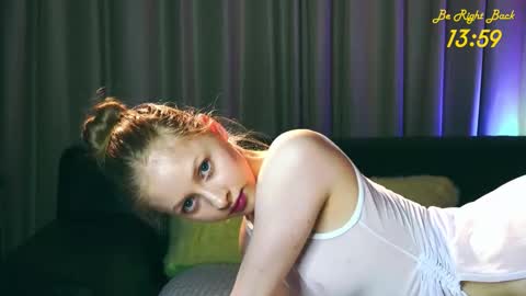 Mia online show from 11/16/25, 05:51