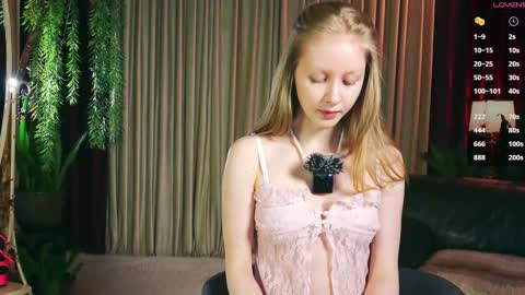 Mia online show from 11/19/25, 02:50