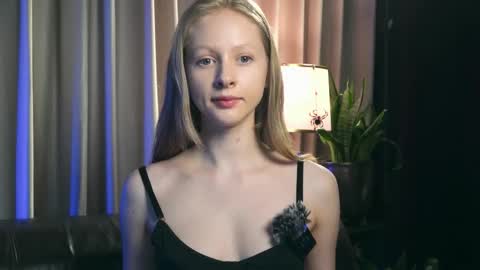 Mia online show from 12/19/25, 07:10