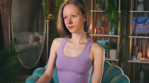 Snapshot of mia_vebes chatting on 06/17/26, 01:34 Mia online show from 06/17/26, 01:34