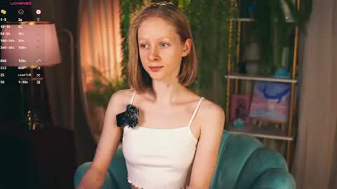 Snapshot of mia_vebes chatting on 07/21/26, 04:42 Mia online show from 07/21/26, 04:42