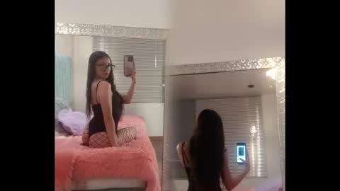 Snapshot of mia_velmont chatting on 05/28/26, 03:37 Miaaa online show from 05/28/26, 03:37