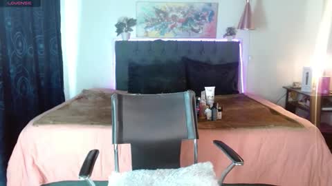 MIA  online show from 11/05/25, 01:44