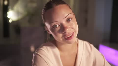 Snapshot of mia_vixen_ chatting on 07/31/26, 04:01 VixenMia online show from 07/31/26, 04:01