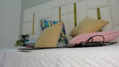 Snapshot of mia_vy chatting on 04/12/26, 03:00 mia_vy online show from 04/12/26, 03:00