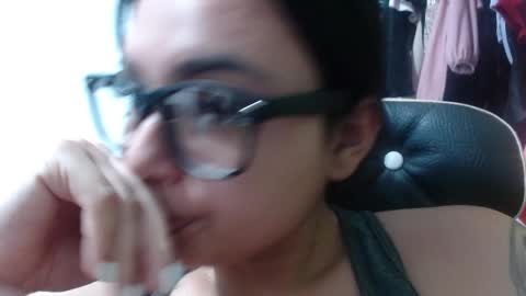 Snapshot of mia_w22 chatting on 11/18/25, 04:39 mia_w22 online show from 11/18/25, 04:39