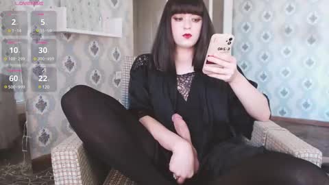 mia_wallase online show from 02/28/25, 11:36