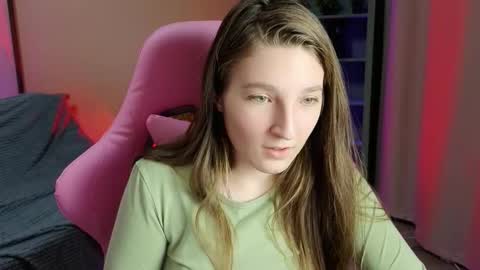 Snapshot of mia_weawer chatting on 11/27/25, 10:17 Mia online show from 11/27/25, 10:17