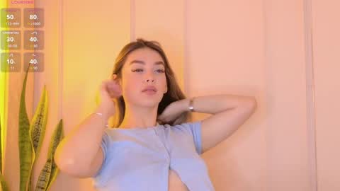 Snapshot of mia_white11 chatting on 05/05/26, 01:30 Mia White online show from 05/05/26, 01:30