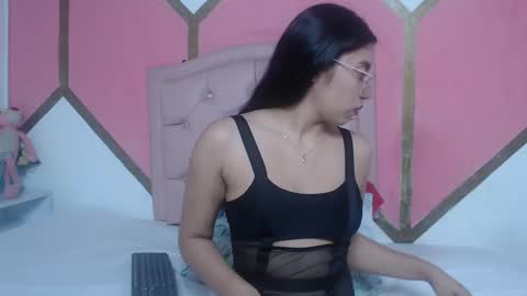 Mia online show from 10/06/25, 11:18