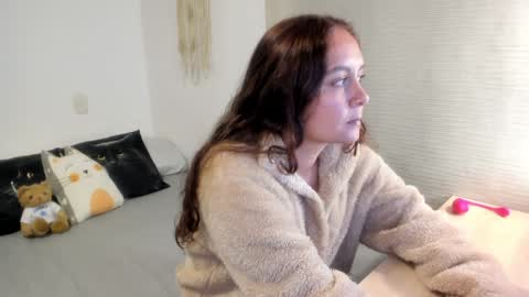 Mia   online show from 02/08/25, 07:05