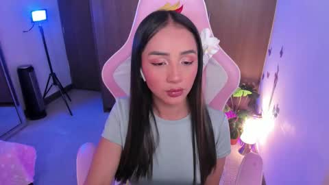 mia  nicolle online show from 11/20/25, 03:07