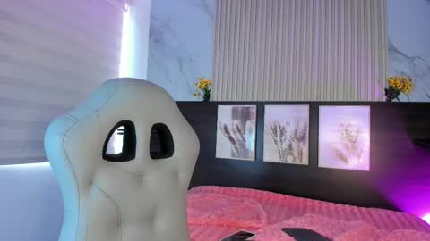 Snapshot of miaa_as_ chatting on 09/19/25, 02:40 miaa_as_ online show from 09/19/25, 02:40