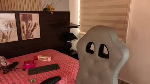 Snapshot of miaa_as_ chatting on 10/10/25, 02:16 miaa_as_ online show from 10/10/25, 02:16