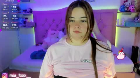 Snapshot of miaa_foxx_ chatting on 01/15/26, 09:18 Mia online show from 01/15/26, 09:18