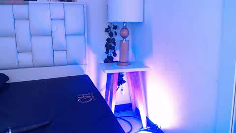 Mia online show from 02/12/25, 12:01