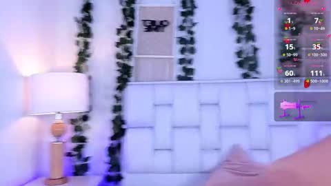 Mia online show from 12/04/25, 12:36