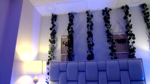 Mia online show from 05/24/26, 11:48