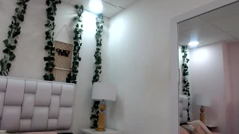Mia online show from 06/02/26, 11:23