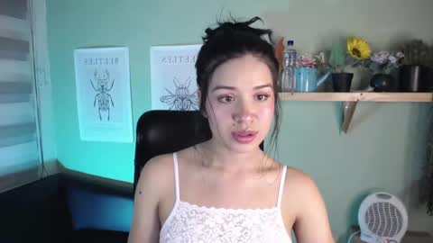 Snapshot of miaa_rose__ chatting on 11/14/25, 04:49 Miaa online show from 11/14/25, 04:49