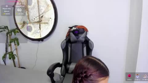 Mia online show from 10/04/25, 12:03