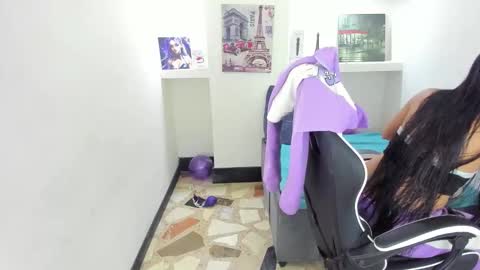       online show from 10/10/25, 01:10