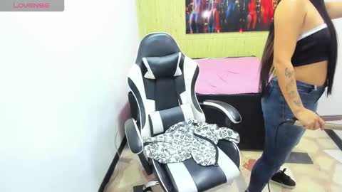 Snapshot of miaa_scott chatting on 12/02/25, 02:45 online show from 12/02/25, 02:45