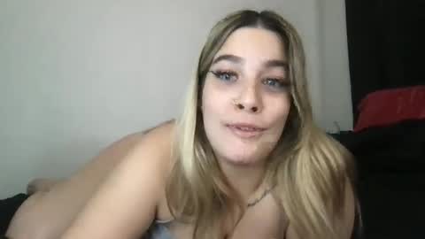 Snapshot of miaaasturbate chatting on 11/16/25, 02:11 Mia Moji online show from 11/16/25, 02:11