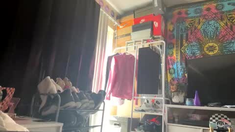 Snapshot of miaabae chatting on 09/19/25, 04:07 Mia online show from 09/19/25, 04:07