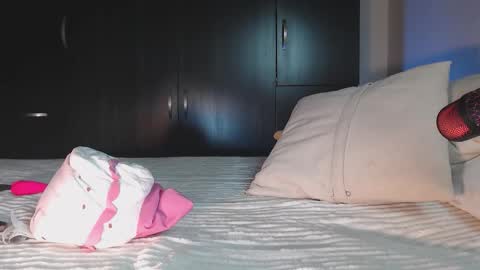 Mia  online show from 09/11/25, 10:43