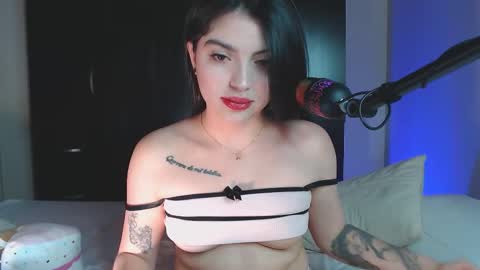 Mia  online show from 09/22/25, 09:28