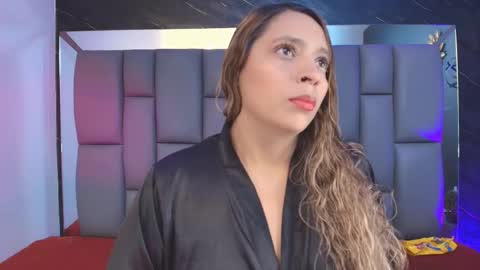 Mia online show from 09/29/25, 12:10