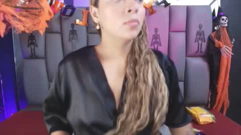 Mia online show from 10/28/25, 12:09