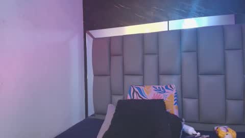 Mia online show from 11/24/25, 12:05