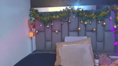 Mia online show from 12/18/25, 12:00