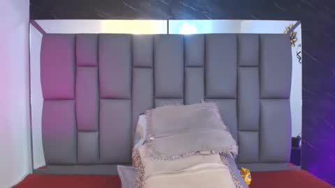 Mia online show from 01/14/26, 12:11