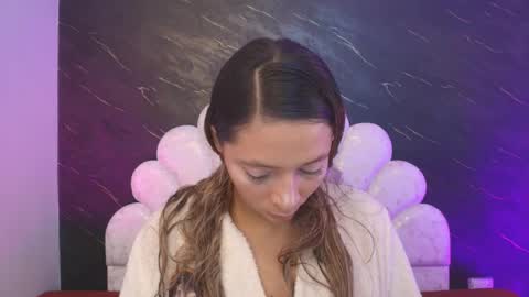 Snapshot of miaabrown__ chatting on 04/07/26, 12:05 Mia online show from 04/07/26, 12:05