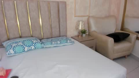 miaaffox online show from 01/08/26, 07:49