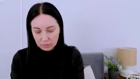 Mia online show from 04/06/26, 03:35