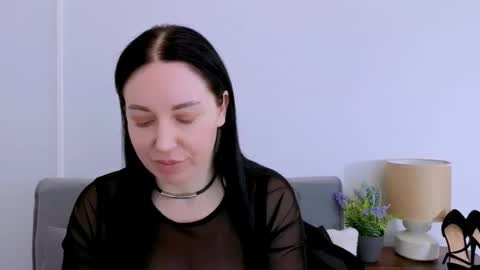 Mia online show from 04/09/26, 03:39