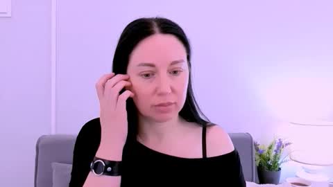 Snapshot of miaalluring chatting on 05/12/26, 03:20 Mia online show from 05/12/26, 03:20