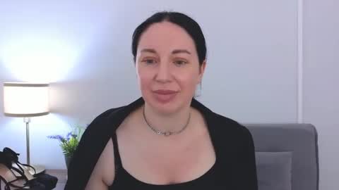 Snapshot of miaalluring chatting on 06/06/26, 03:39 Mia online show from 06/06/26, 03:39