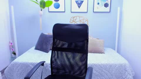 Mia online show from 01/03/25, 12:52